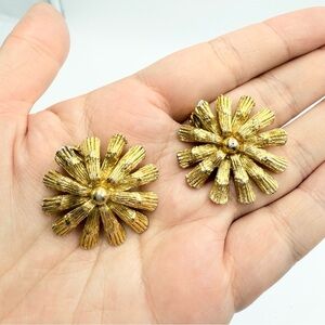 Vintage Gold Tone Flower Shaped Clip On Earrings